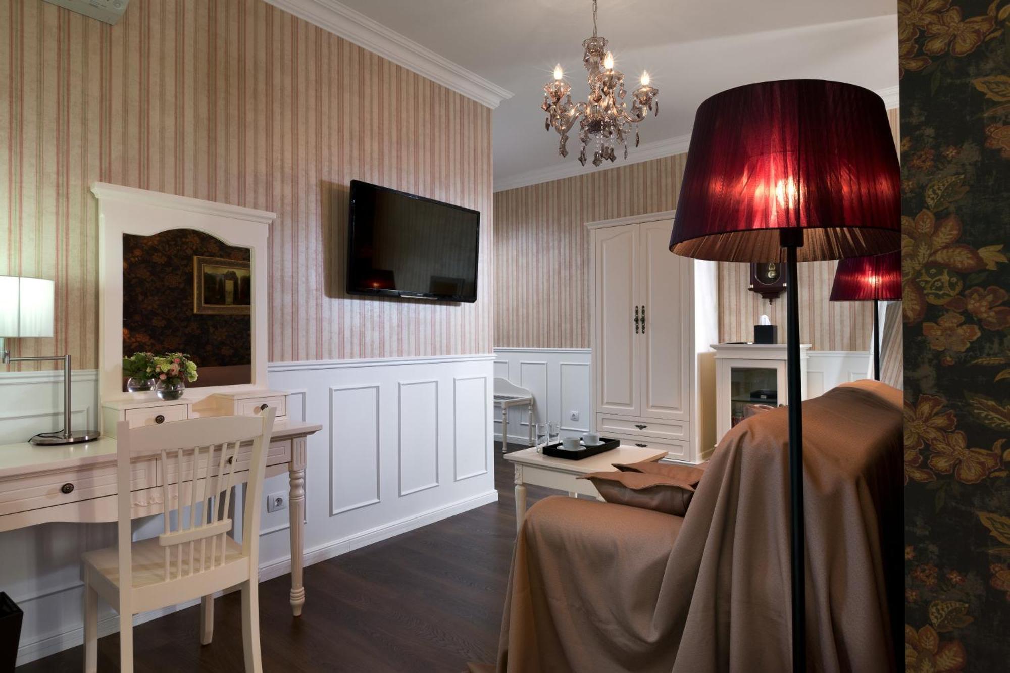 חארקיב De Gaulle Boutique Hotel מראה חיצוני תמונה
