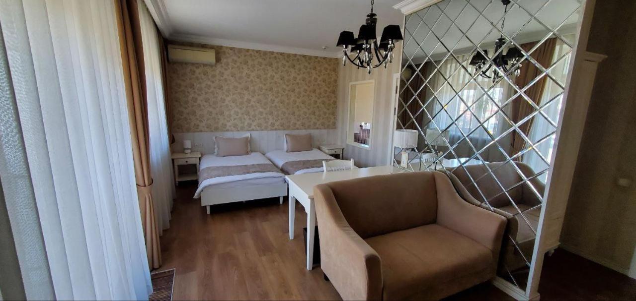 חארקיב De Gaulle Boutique Hotel מראה חיצוני תמונה
