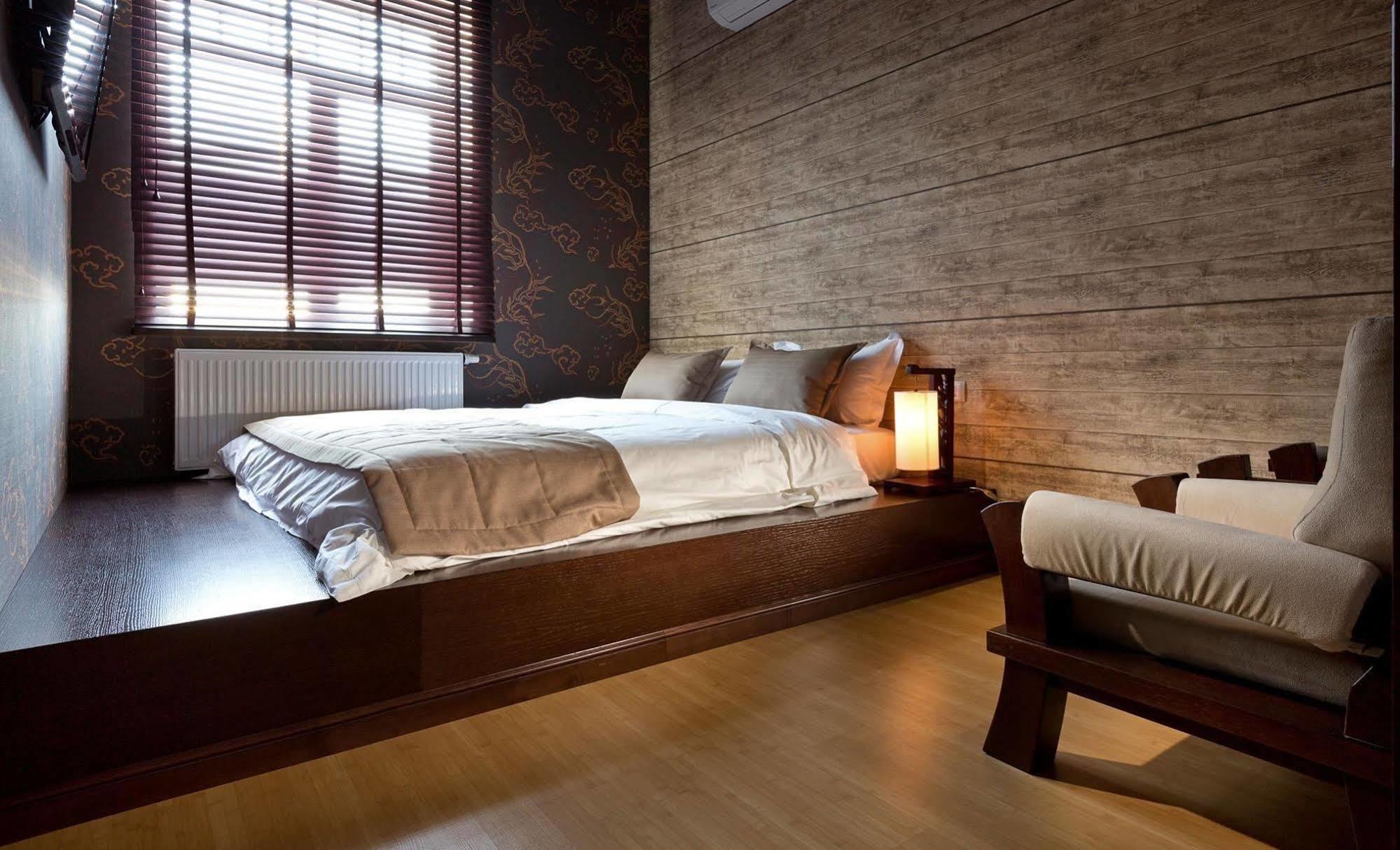 חארקיב De Gaulle Boutique Hotel מראה חיצוני תמונה
