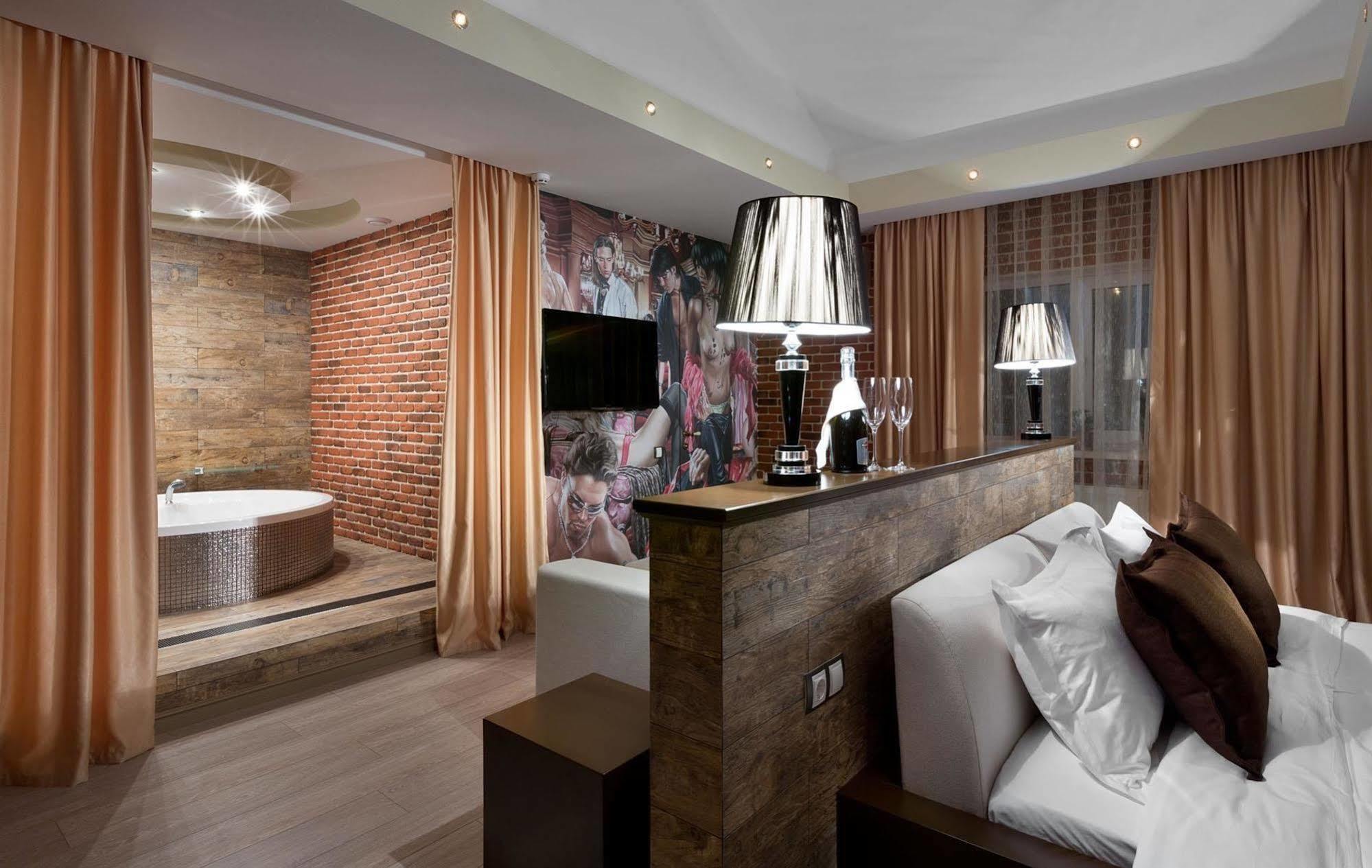 חארקיב De Gaulle Boutique Hotel מראה חיצוני תמונה